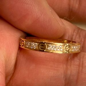 Cute 18k gold ring with authentic diamonds
